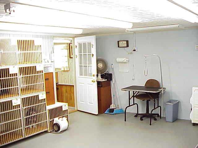 groomrm3.jpg - 31991 Bytes