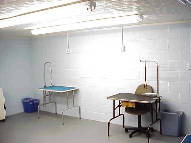 groomrm4.jpg - 20069 Bytes
